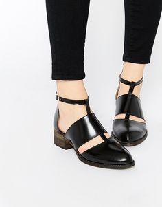 SoO in love with cut out shoes! – Sarah Nazim